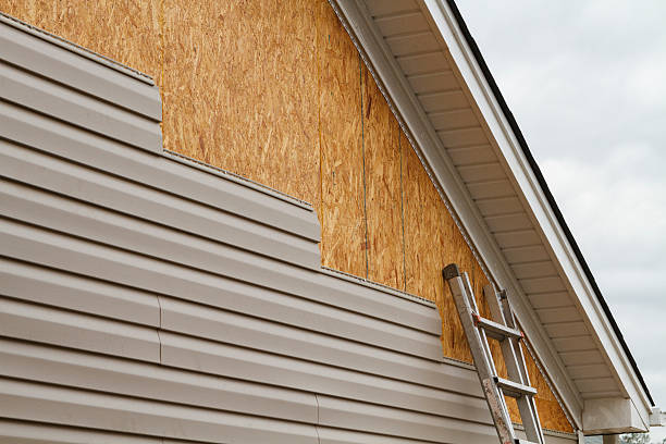 Professional Siding Installation technician working in Boston, GA
